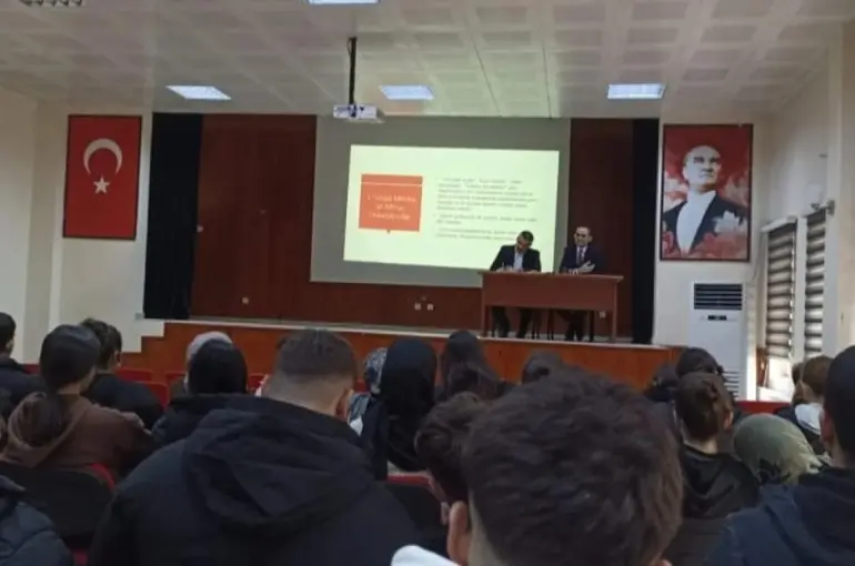 Sinop’ta gençlere dijital dolandırıcılık semineri
