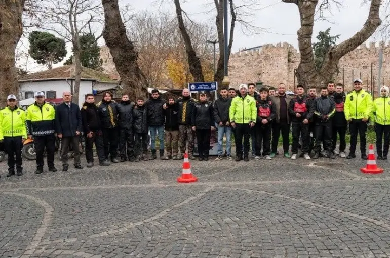 Sinop’ta motosikletli kuryelere hayat kurtaran uyarılar
