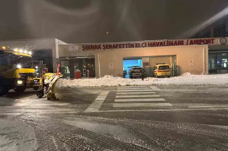Şırnak Havalimanında 4 uçak seferi iptal edildi
