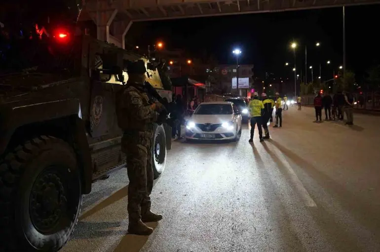 Şırnak’ta bayramda çifte başarı: 44 aranan şahıs yakalandı, ölümlü kaza yaşanmadı
