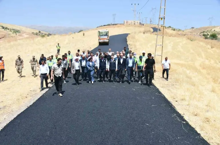 Şırnak’ta köy yollarında asfalt seferberliği: 2026’da 150 kilometrelik yol ağı yenileniyor
