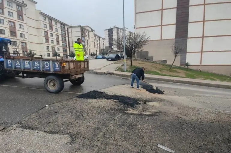 Şırnak’ta yollar için geçici asfaltlama çalışmaları başladı

