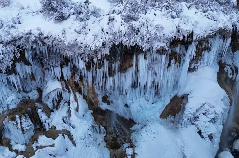 Sivas’ın Kardeniz’i beyaza büründü
