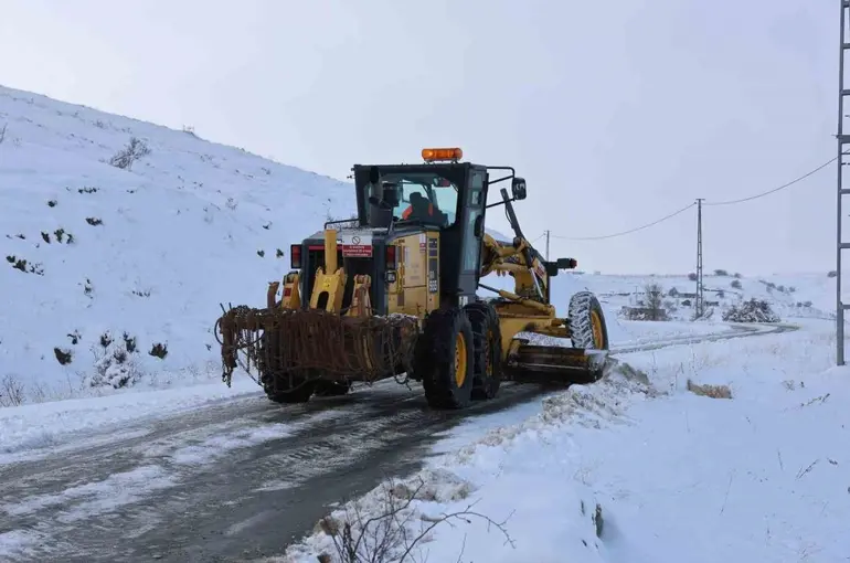 Sivas’ta 91 yerleşim yerinin yolu ulaşıma kapalı
