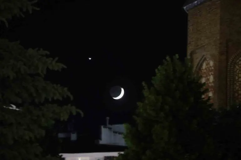 Sivas’ta hilal ve yıldızın buluştuğu anlar mest etti
