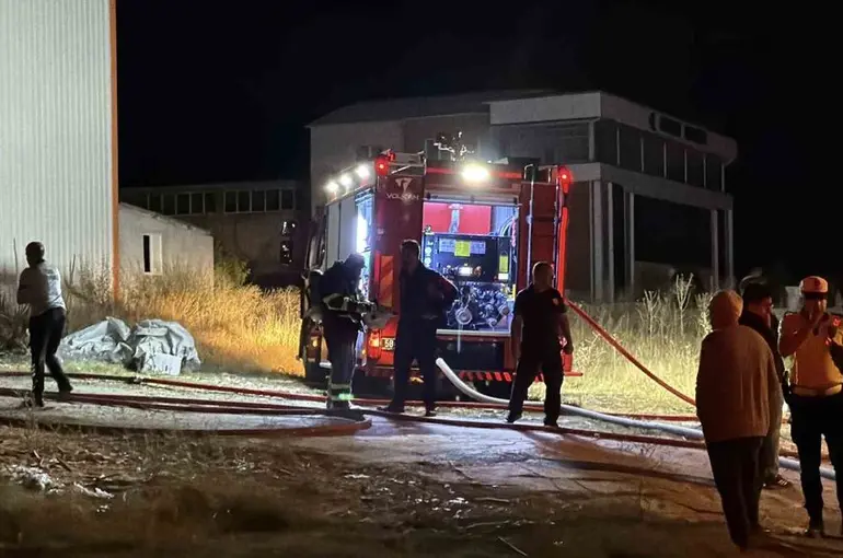 Sivas’ta OSB’deki fabrika yangını kontrol altına alındı
