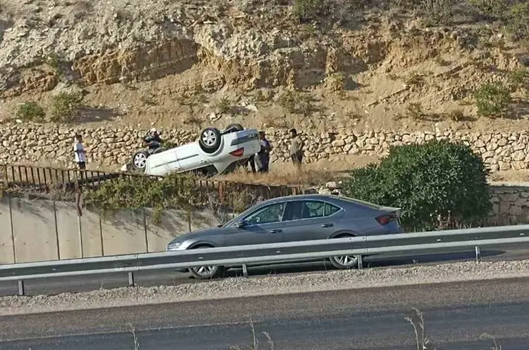 Sivas’ta takla atan otomobilin sürücüsü yaralandı
