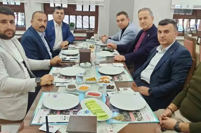 Siyasi parti temsilcileri istişare toplantısında bir araya geldi
