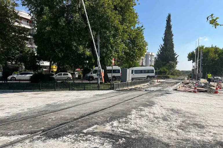 Soğukkuyu hemzemin geçidi araç trafiğine açıldı
