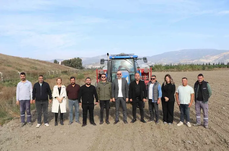 Söke Belediyesi’nin buğday tohumları bereket için yeniden toprakla buluştu
