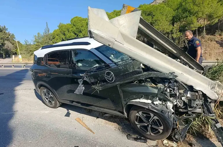 Söke’de otomobil bariyere çarptı: 1 yaralı
