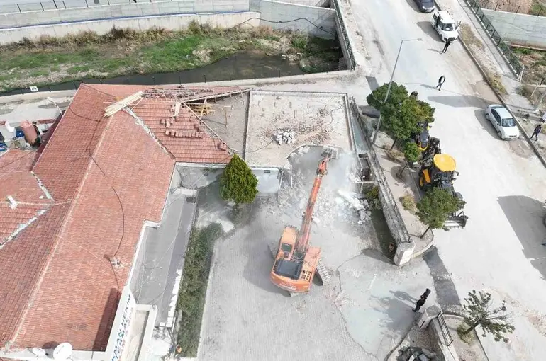 Sorgun Belediyesi kaçak yapıları yıkım çalışmalarını sürdürüyor
