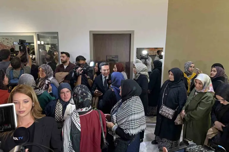 Sumud Filosu’nda alıkonulan 15 Türk aktivist İstanbul’a geldi

