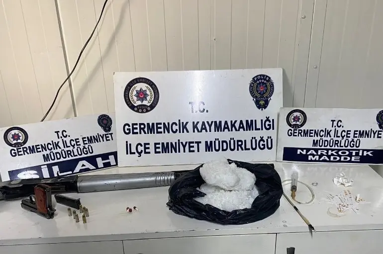 Şüphe üzerine durduruldu, evinde 2 kilogram uyuşturucu ele geçirildi

