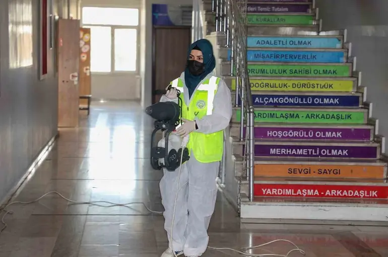 Talas’ta okullar hijyenik ortamda eğitime başladı
