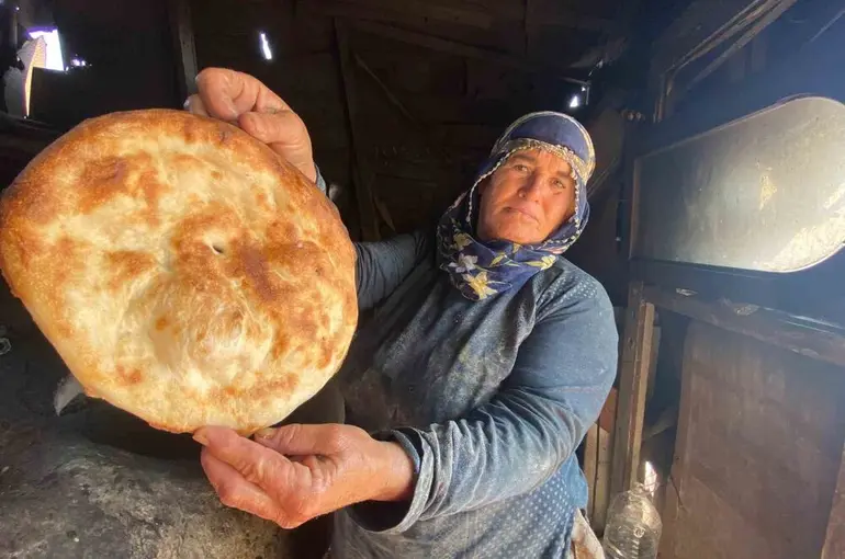 Tandır yanıyor, kültür yaaştılıyor
