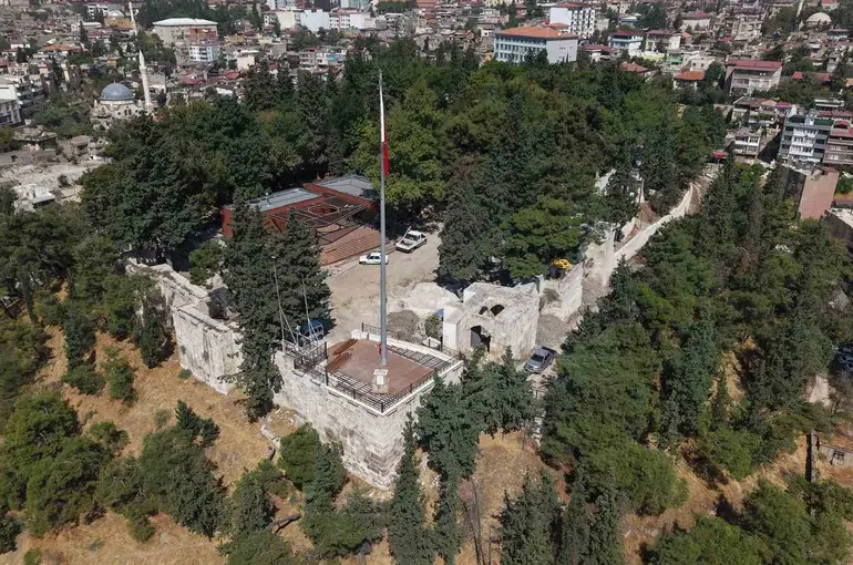 Tarihi Kahramanmaraş Kalesi, ziyaretçilerini ağırlamak için gün sayıyor
