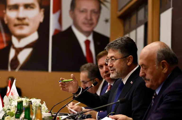 Tarım ve Orman Bakanı Yumaklı Erzincan’da çeşitli temaslarda bulundu