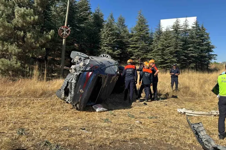 Tarlaya devrilen otomobil sürücüsü hayatını kaybetti
