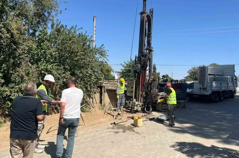Taşkın riski oluşturan köprüde çalışmalar başladı
