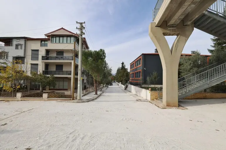 Tavas’ta alt ve üstyapı çalışmaları aralıksız sürüyor
