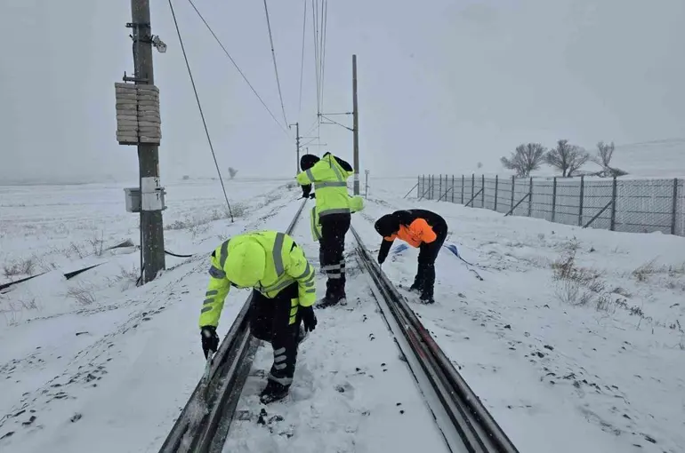 TCDD’den demiryollarında kar mesaisi
