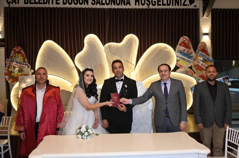 Tekin çiftinin nikahlarını Kaymakam Türker kıydı
