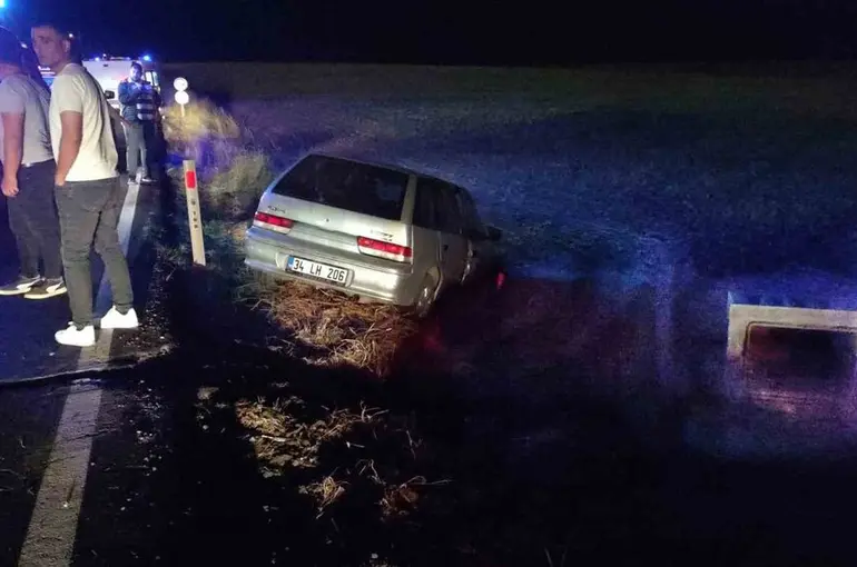 Tekirdağ’da otomobil beton büze çarptı: 2 yaralı
