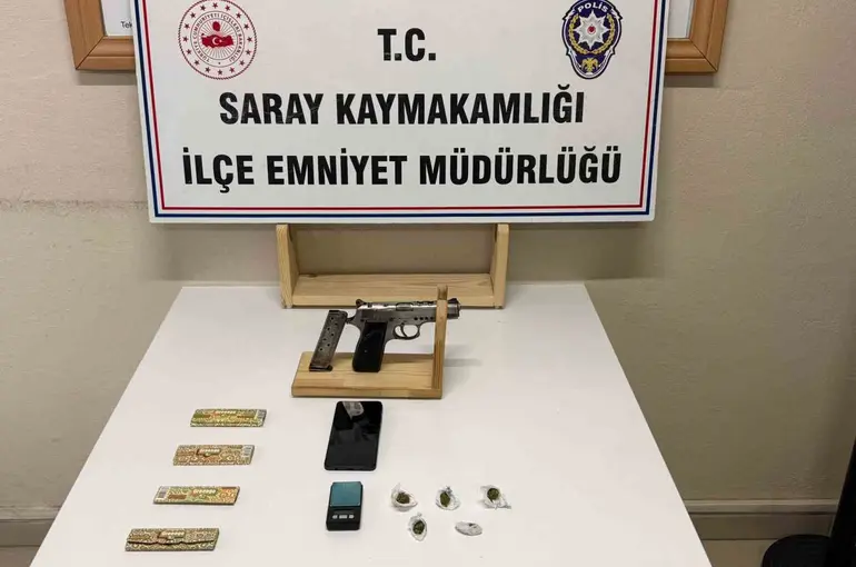 Tekirdağ’da uyuşturucu operasyonu: Evinden silah ve uyuşturucu çıkan şüpheli tutuklandı
