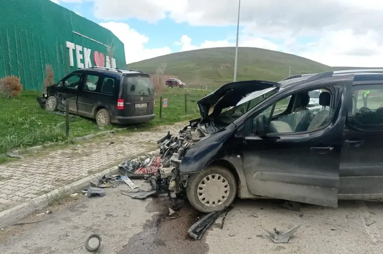 Tekman’da trafik kazası: 6 yaralı
