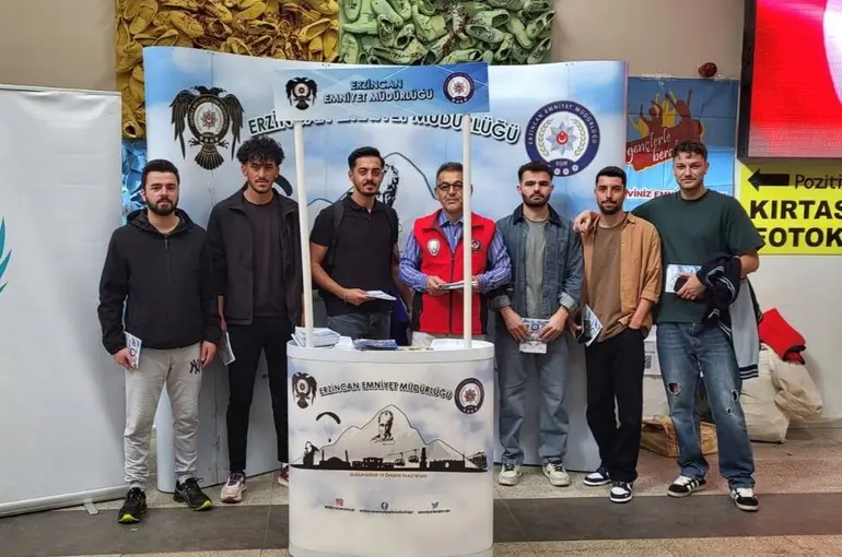 TEM ekipleri üniversiteli gençleri bilgilendirdi
