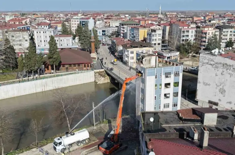 Terme Çayı Islah Projesi’nde yıkımlar başladı
