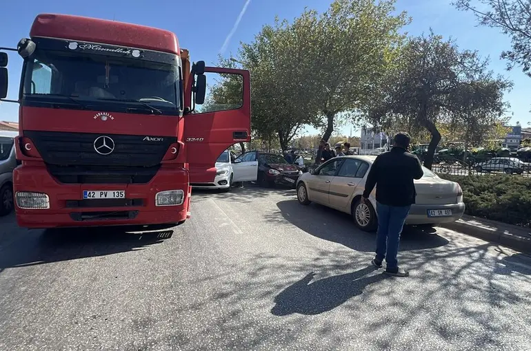 Ters yolda gidip zincirleme kazaya neden olan sürücüden pes dedirten savunma