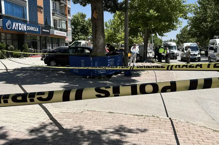Ticari taksinin anne ile kızına çarptığı kazanın görüntüsü ortaya çıktı