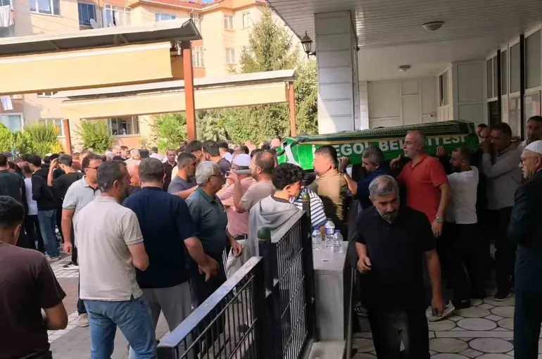 Tır kazasında hayatını kaybeden gençler son yolculuğuna uğurlandı
