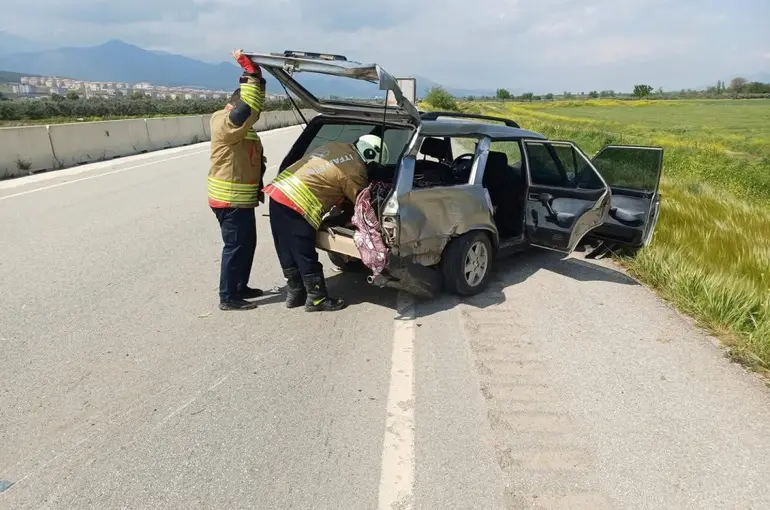 Tofaş hurdaya döndü: 2 yaralı

