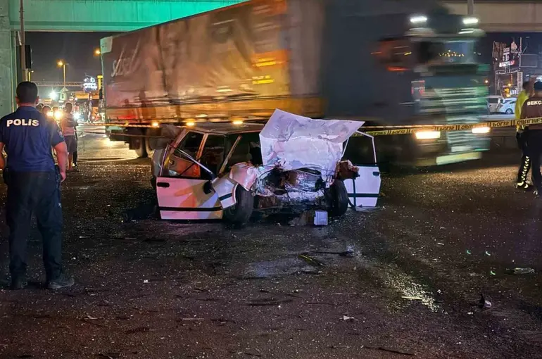 Tofaş, kağıt gibi ezildi: 1 ölü, 3 yaralı

