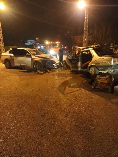 TOFAŞ’ın hurdaya döndüğü kazada 2 kişi yaralandı
