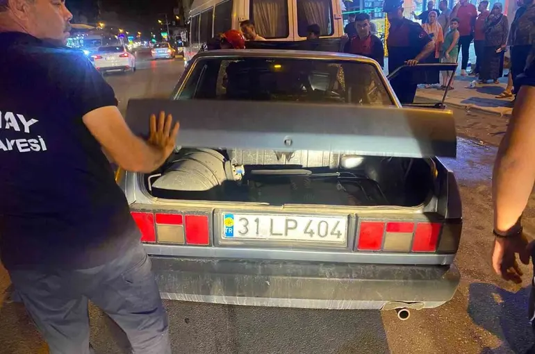 TOFAŞ’ın hurdaya döndüğü kazada 4 kişi yaralandı

