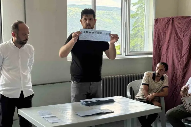 Tokat’ta 4 beldede oy sayımı başladı
