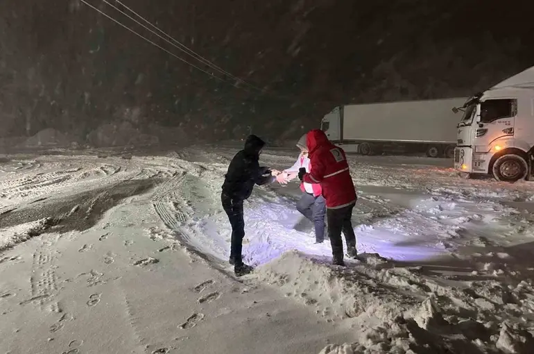 Tokat’ta kar yağışı ulaşımı aksattı
