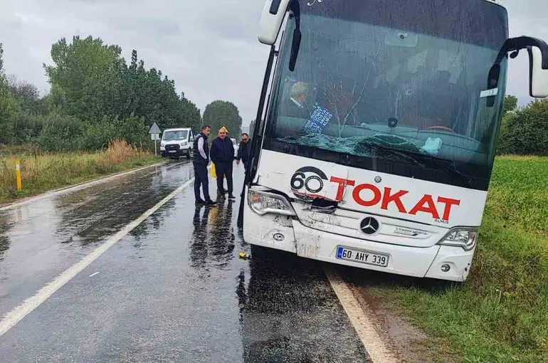 Tokat’ta otobüs kazası: 1’i ağır 2 yaralı
