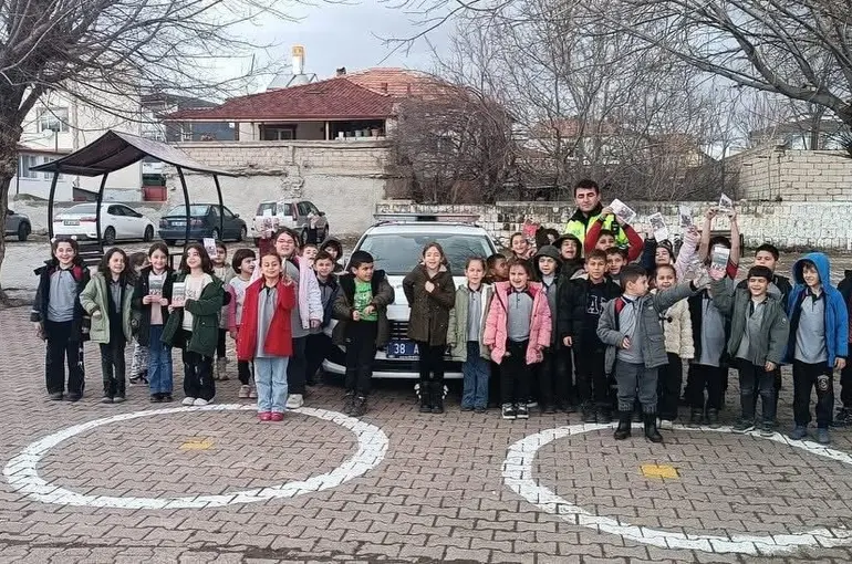 Tomarza’da öğrencilere trafik eğitimi verildi
