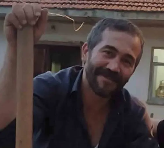 Tomruk altında kalan işçi ağır yaralandı
