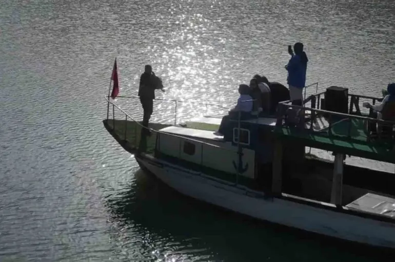 Tortum Gölü’nde Karadeniz ezgileri yankılandı
