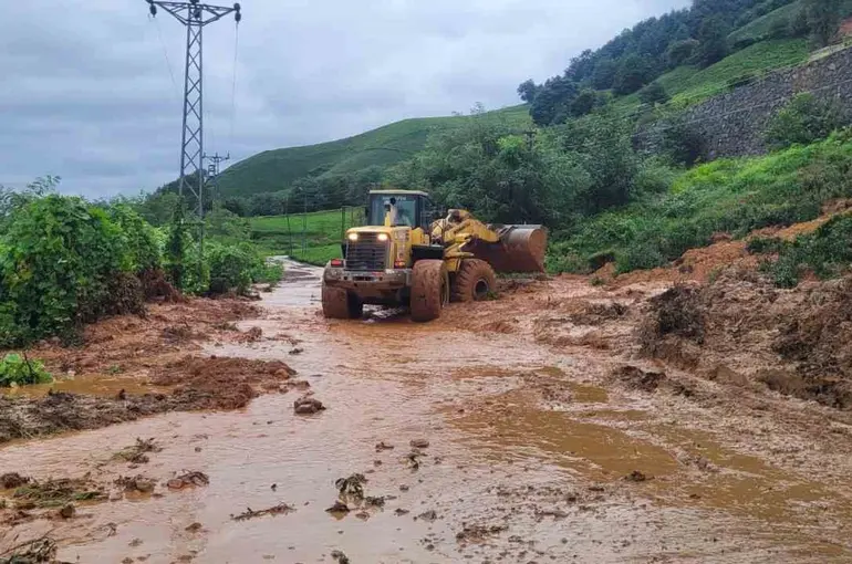 Trabzon’da etkili yağışın izleri siliniyor
