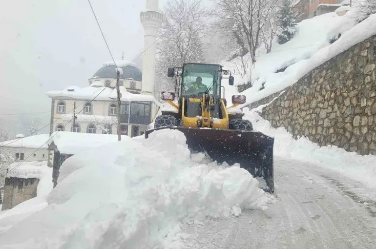 Trabzon’da kapalı mahalle yolu kalmadı
