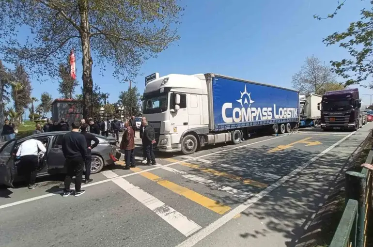 Trabzon’da zincirleme kaza ucuz atlatıldı
