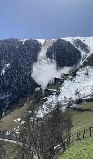 Trabzon’daki çığ anı cep telefonu kamerasına yansıdı
