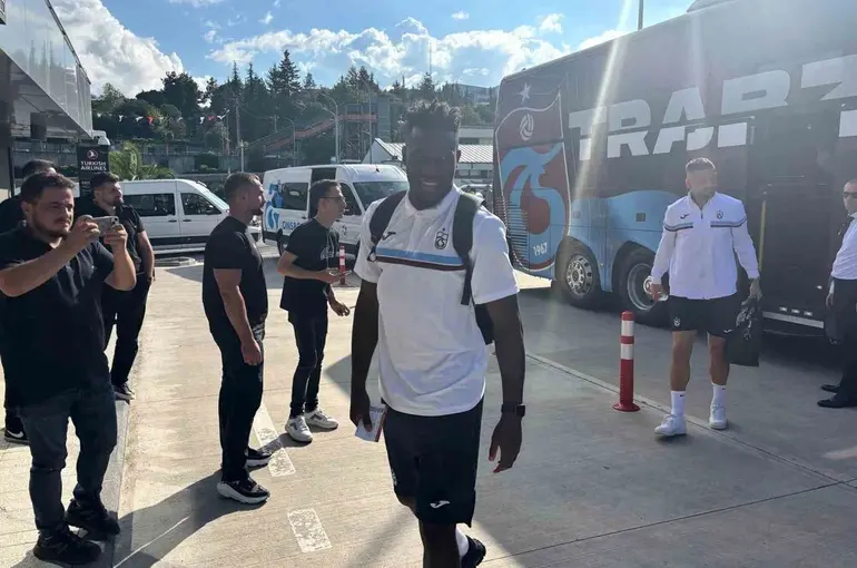 Trabzonspor, Fenerbahçe maçı için İstanbul’a gitti
